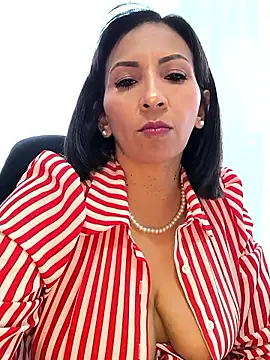 Mrsvictoriaaa online show from January 8, 8:13 pm