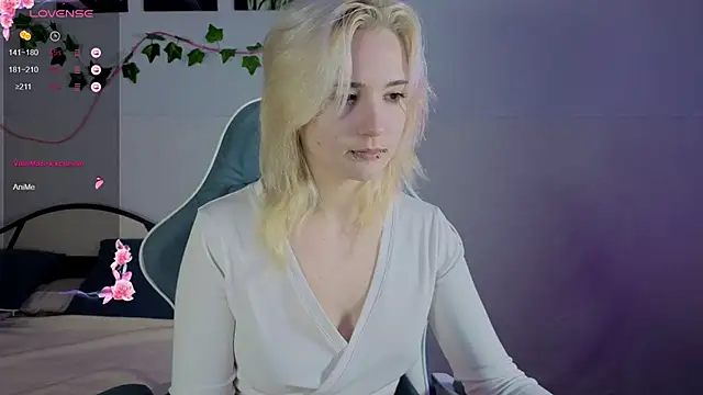 Snapshot of Nasy chatting on October 10, 5:18 pm Nasy online show from October 10, 5:18 pm