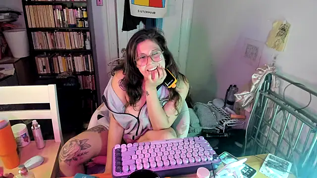 Rosiee69  online show from November 4, 9:31 pm