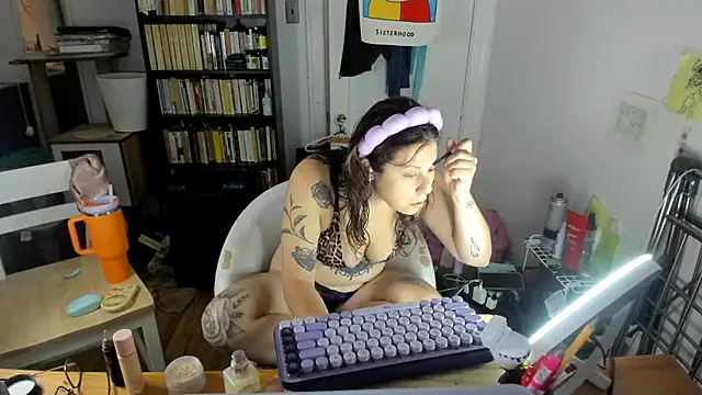 Snapshot of Rosiee69_ chatting on October 11, 6:32 pm Rosiee69 online show from October 11, 6:32 pm