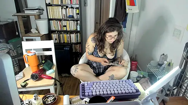 Snapshot of Rosiee69_ chatting on October 18, 3:26 pm Rosiee69 online show from October 18, 3:26 pm