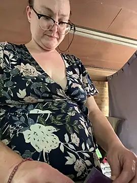 HTXBELLE online show from March 6, 7:09 pm