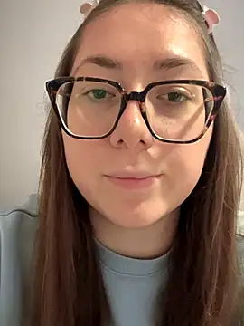 May Alisa online show from October 5, 2:00 pm