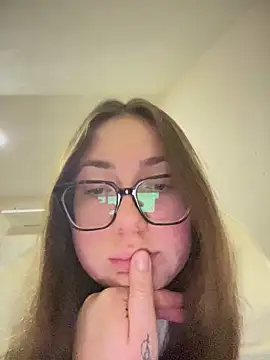 May Alisa online show from September 29, 7:30 pm