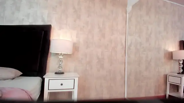 NahomyCarther online show from November 15, 4:46 am