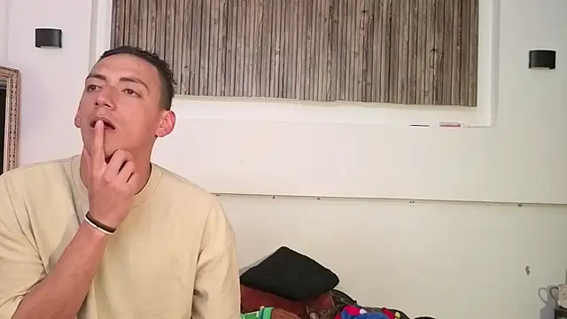 aron and paula online show from October 31, 3:52 am