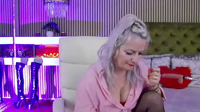 LadyTouch online show from April 16, 9:50 pm