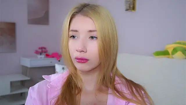 SunnivaCovil online show from February 8, 2:43 pm