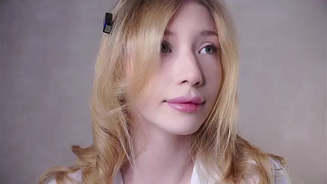 SunnivaCovil online show from May 20, 2:36 pm