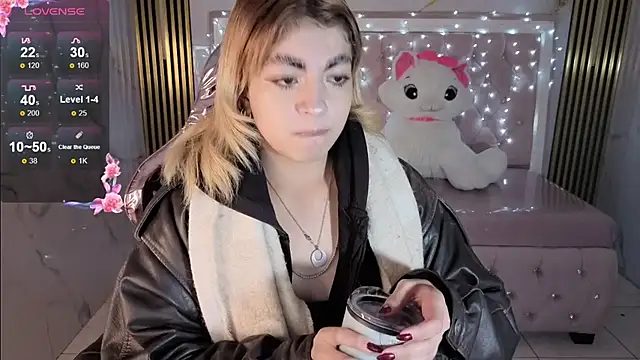 lili conor s online show from November 16, 3:30 am