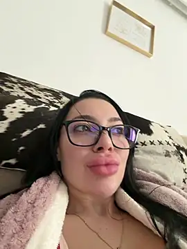 Mia Splash online show from February 1, 10:25 am