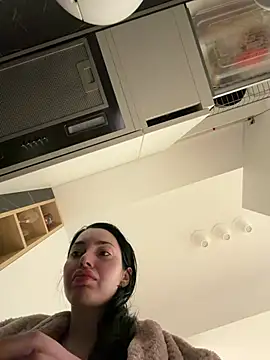 Mia Splash online show from April 9, 5:51 pm