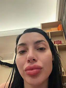 Mia Splash online show from April 8, 6:54 pm