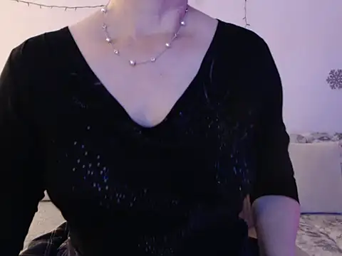 Snapshot of YourfantasyGiuly chatting on May 9, 6:54 pm YourfantasyGiuly online show from May 9, 6:54 pm