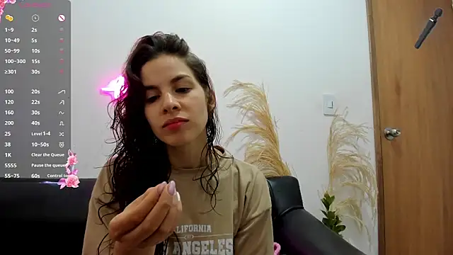 jessyegoldenn online show from June 11, 3:09 pm