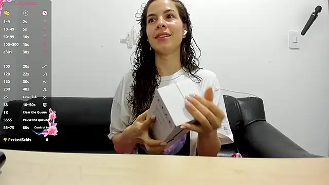 jessyegoldenn online show from July 27, 2:47 pm