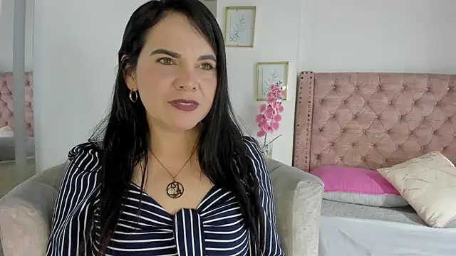 laura hotties online show from May 28, 1:31 pm