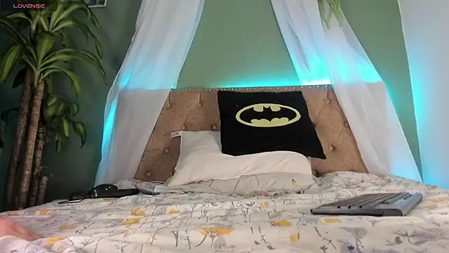 Emmaa allen online show from November 9, 11:33 pm