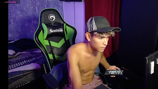 Snapshot of twinks_28 chatting on October 13, 9:12 am twinks 28 online show from October 13, 9:12 am