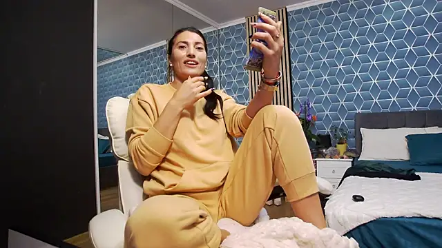 zoeylarkens online show from November 4, 5:18 pm