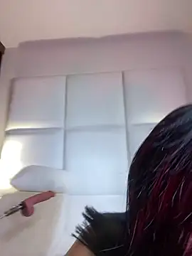 Amylewiss online show from April 13, 11:05 pm