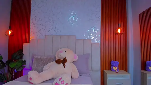 ScarlettWallace online show from February 24, 4:11 am