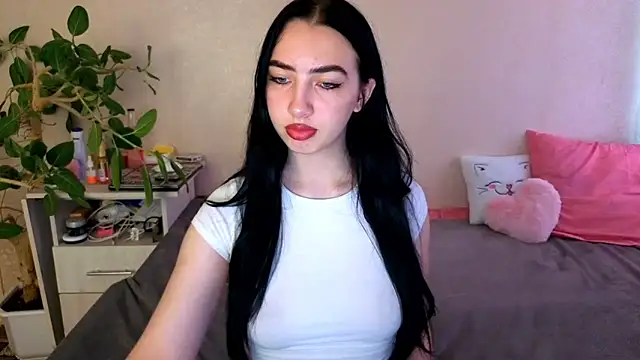 WildKittenX  online show from June 12, 4:09 am