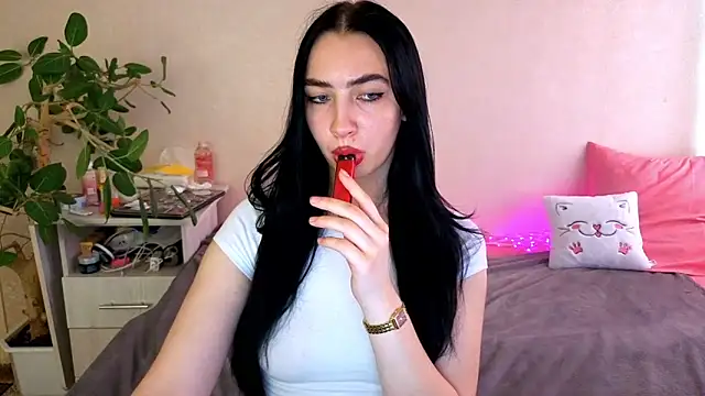WildKittenX  online show from June 6, 7:03 am