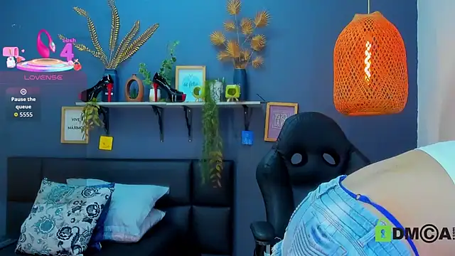 yessila parker online show from April 1, 9:32 am