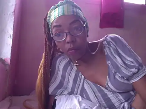 Ladyzee25 online show from May 26, 9:47 pm