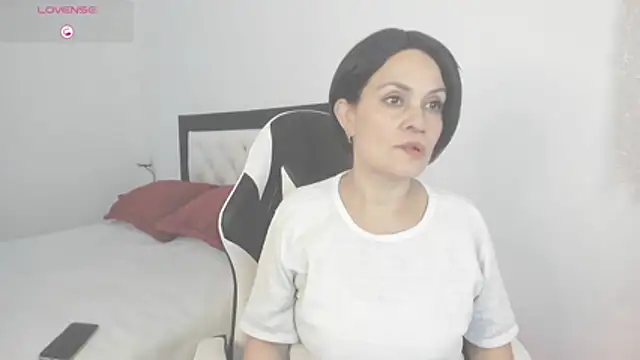 CarolinneFiotti online show from December 20, 8:35 pm