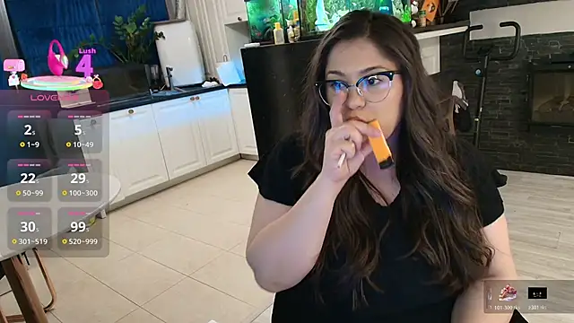 Layla- online show from March 29, 10:20 pm