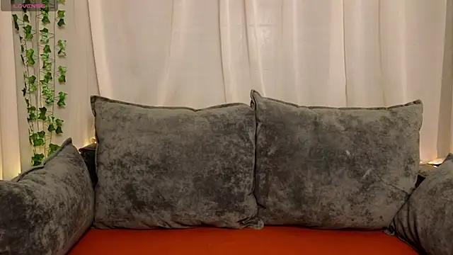 meow mellie online show from October 5, 1:32 am