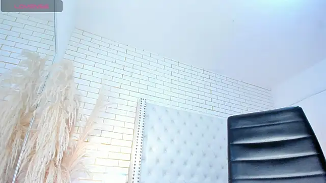 Emilly wilson  online show from November 19, 12:27 pm