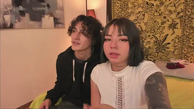 Aria and orien online show from November 10, 11:16 am