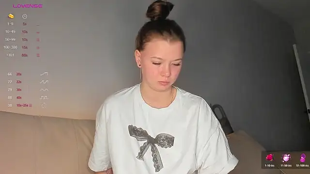 Snapshot of dinky__emily chatting on October 25, 8:15 pm dinky  emily online show from October 25, 8:15 pm