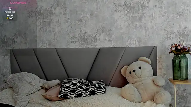 kitty Cathie online show from April 11, 7:45 am