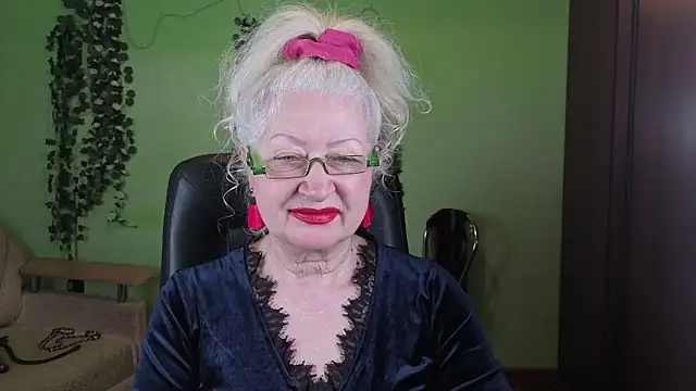 Maya Mayflower online show from February 2, 3:05 am