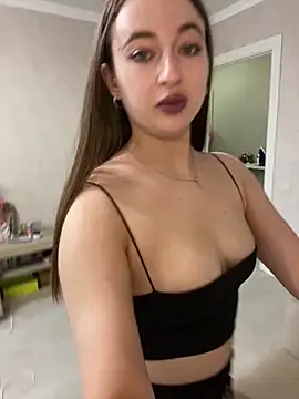 AlisaQSky online show from April 7, 6:37 am