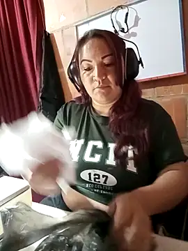 isis milove online show from February 28, 2:16 pm