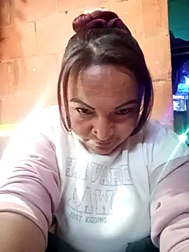 isis milove online show from March 4, 12:45 pm