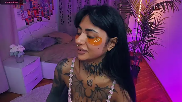 CharimgSabrina online show from January 18, 6:10 am