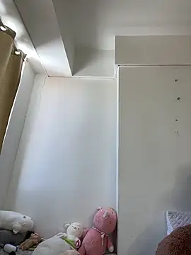 ZaraLuuv online show from February 5, 6:33 pm