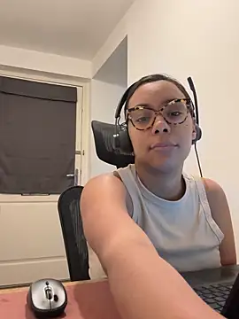 Melia Rayne online show from December 5, 11:55 am