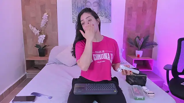 isabella winkler online show from June 18, 11:04 am
