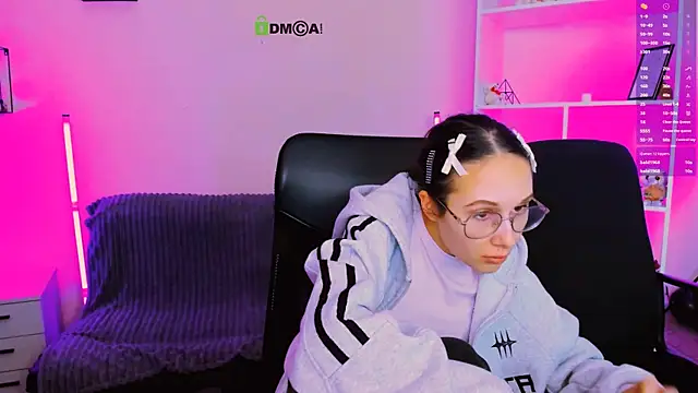 mona cloud online show from November 13, 2:21 am