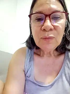 victoria wayne online show from April 4, 9:30 am