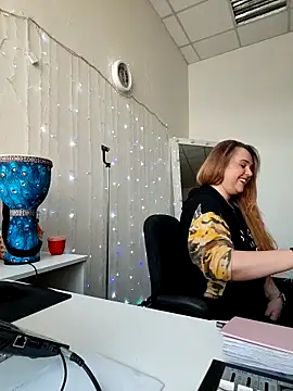 Juicy PeachLux online show from February 13, 8:05 am