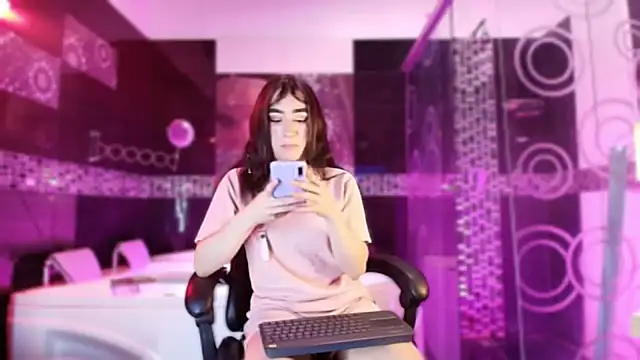 Small Hot19 online show from March 29, 12:15 pm