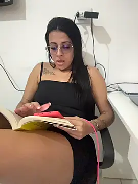 jheicylli online show from July 28, 1:32 pm